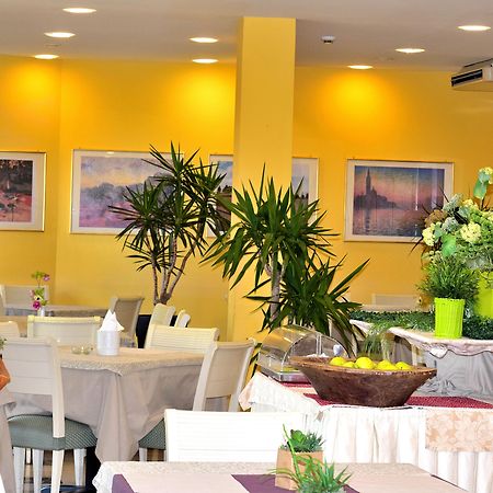 Ahg Riva Del Sole Hotel - Adults Only Moniga del Garda Exterior foto