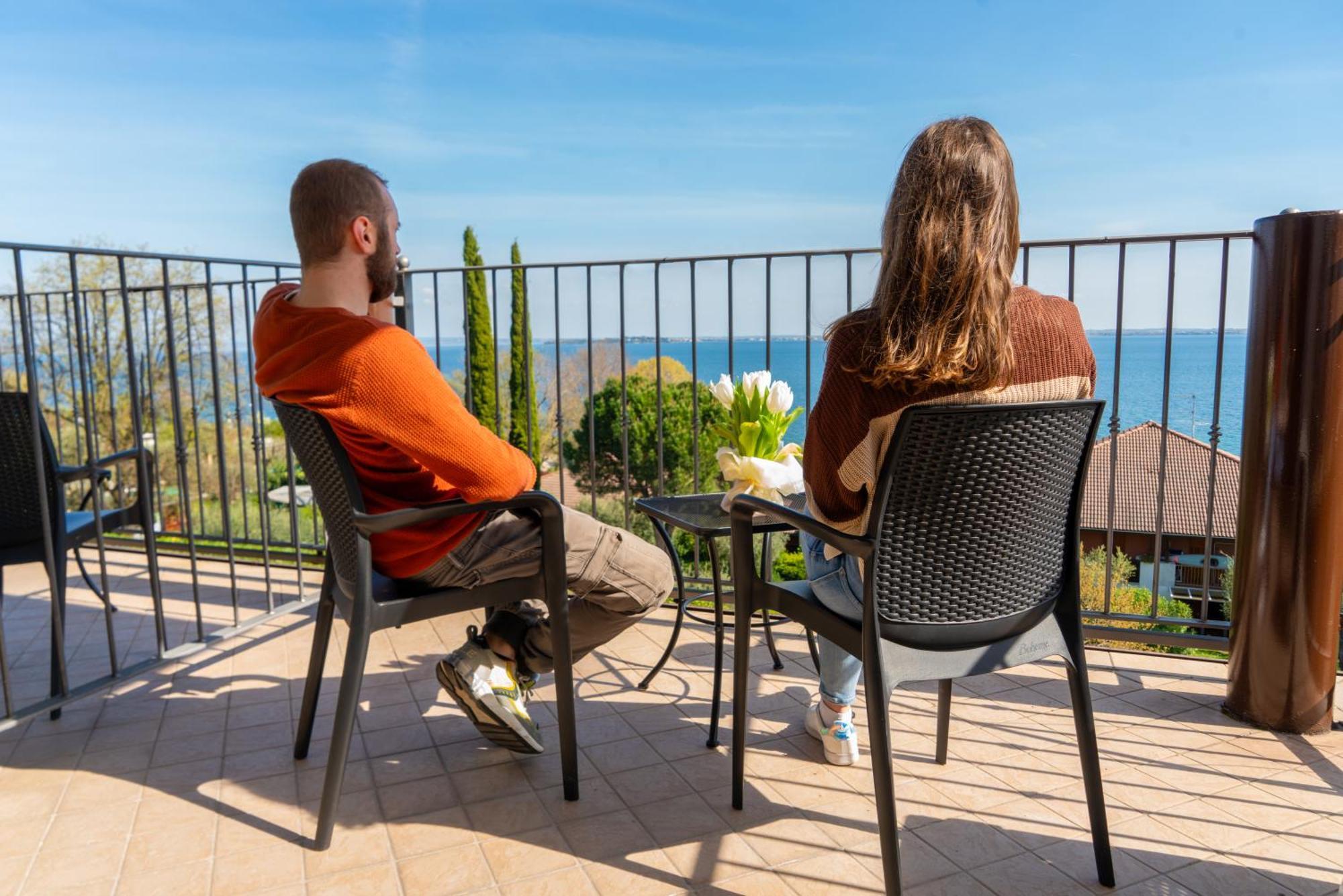 Ahg Riva Del Sole Hotel - Adults Only Moniga del Garda Exterior foto