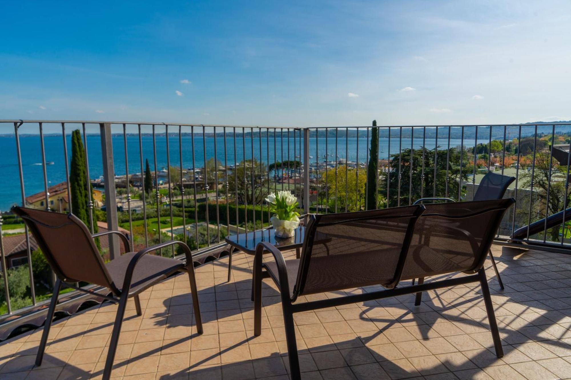 Ahg Riva Del Sole Hotel - Adults Only Moniga del Garda Exterior foto