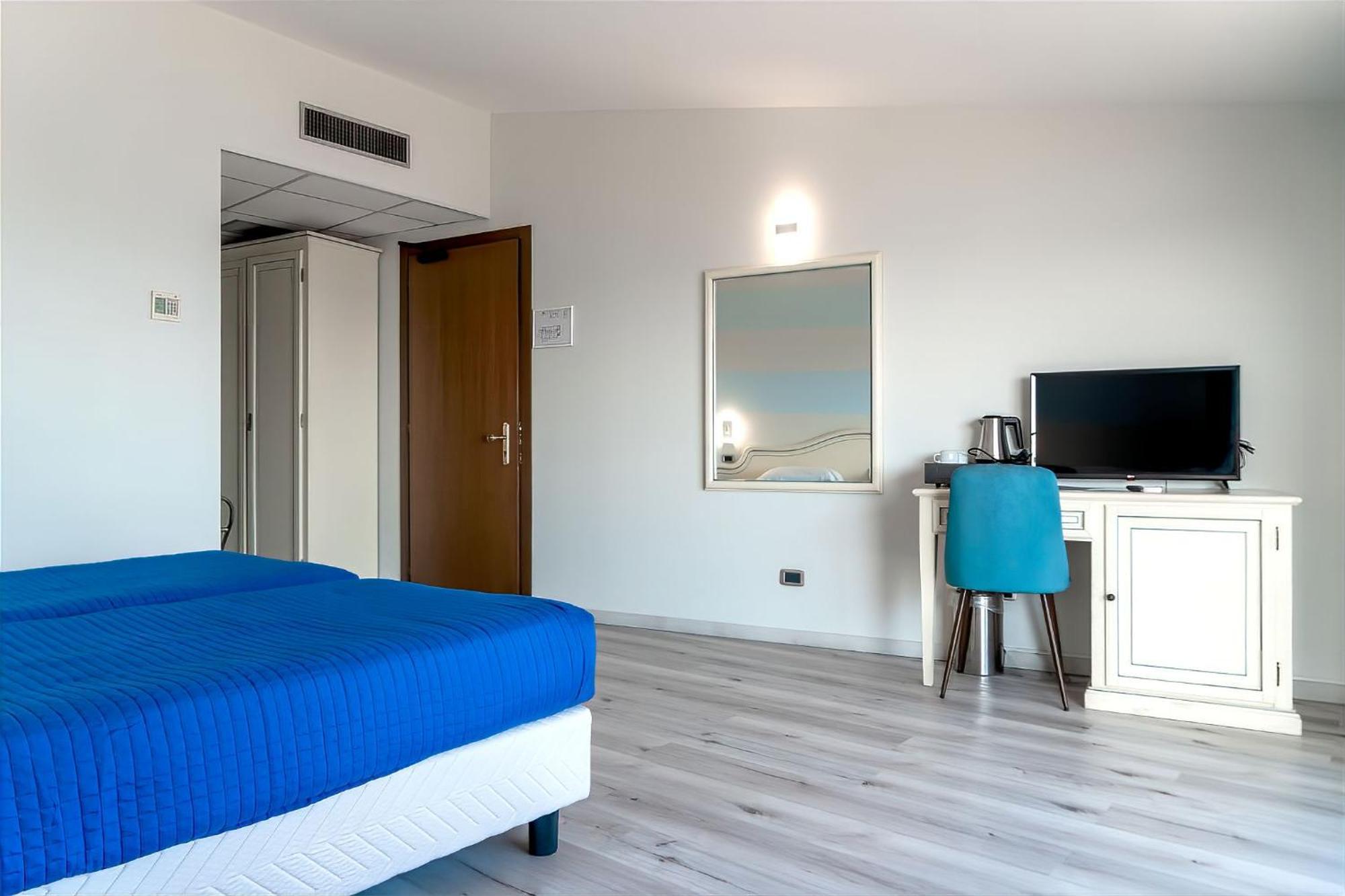 Ahg Riva Del Sole Hotel - Adults Only Moniga del Garda Exterior foto