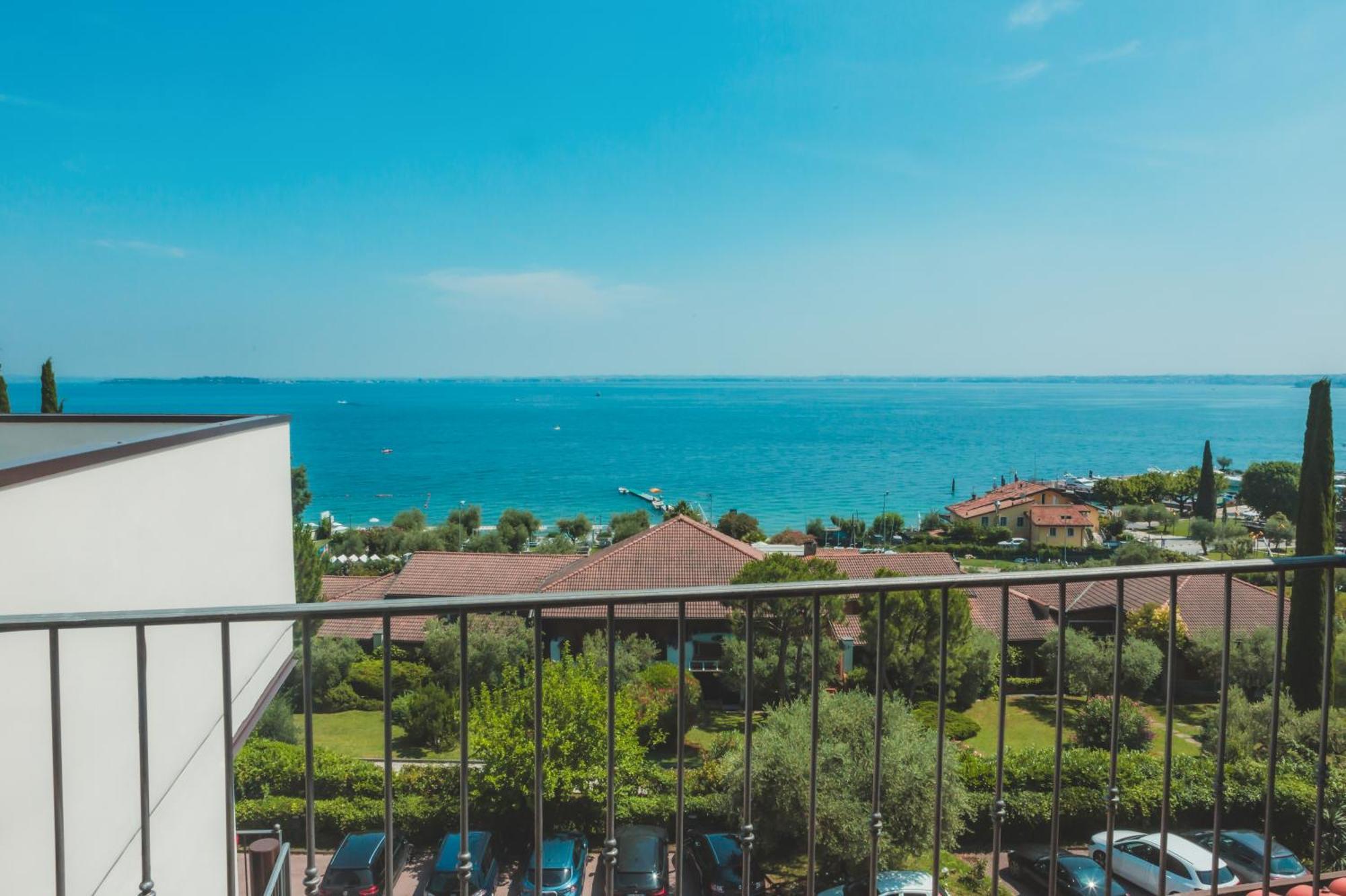 Ahg Riva Del Sole Hotel - Adults Only Moniga del Garda Exterior foto
