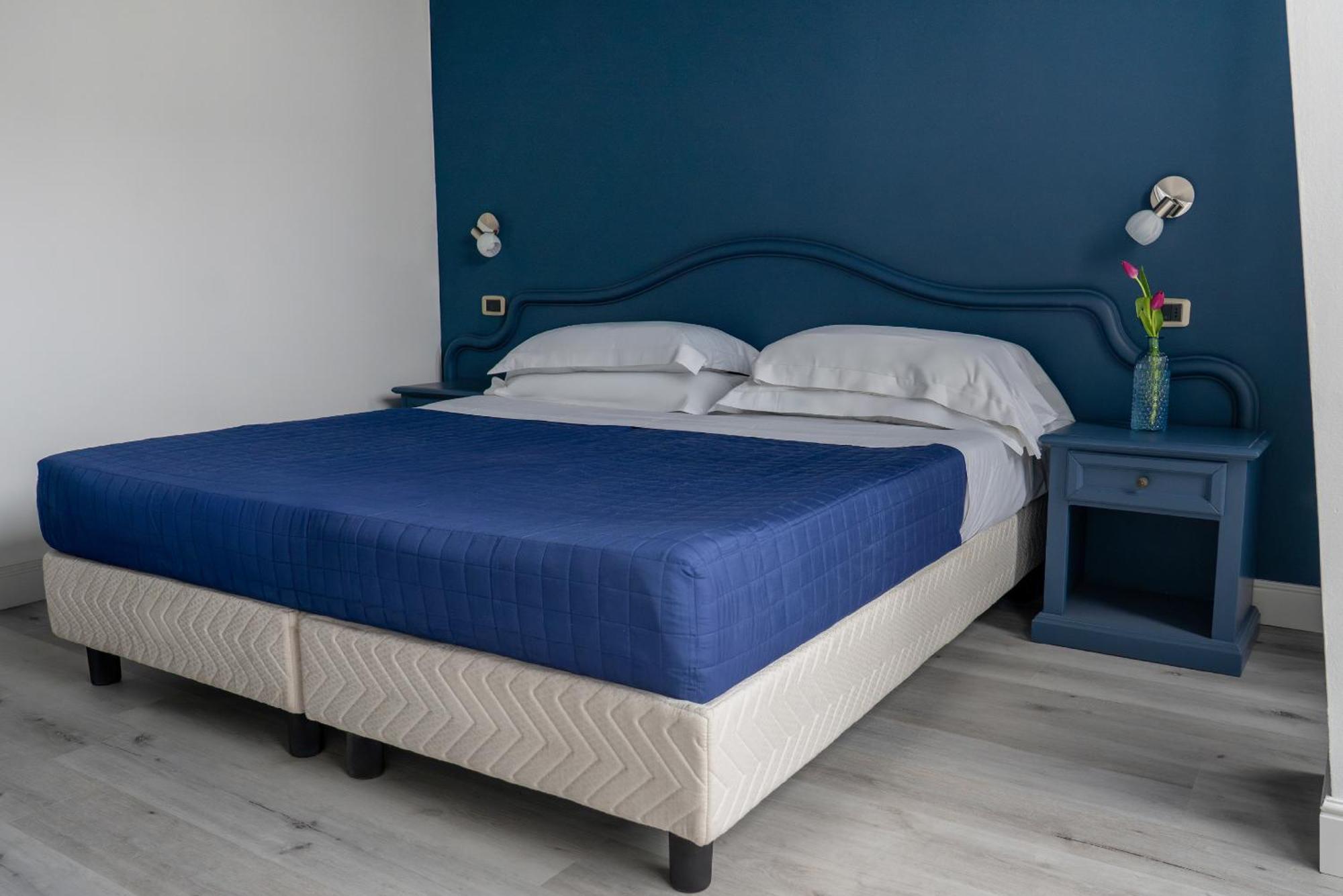 Ahg Riva Del Sole Hotel - Adults Only Moniga del Garda Exterior foto