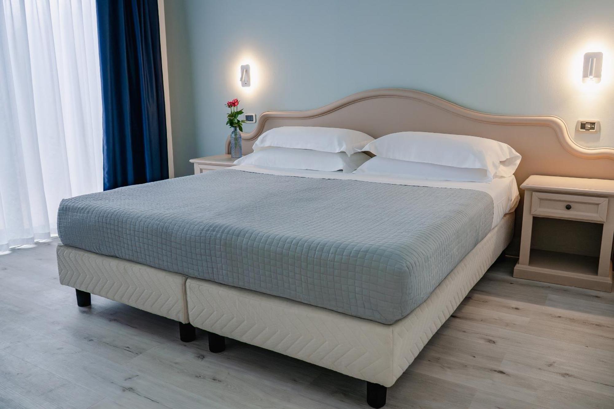 Ahg Riva Del Sole Hotel - Adults Only Moniga del Garda Exterior foto
