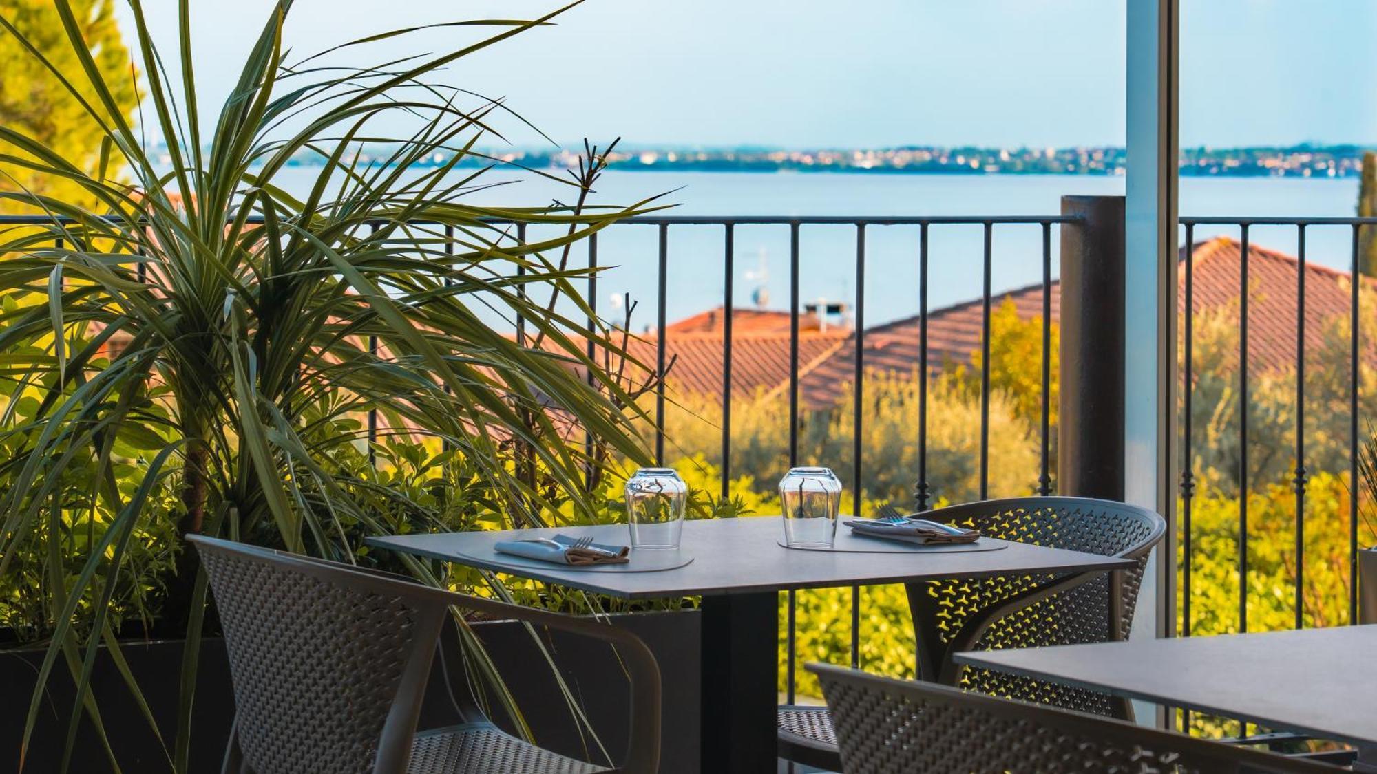 Ahg Riva Del Sole Hotel - Adults Only Moniga del Garda Exterior foto