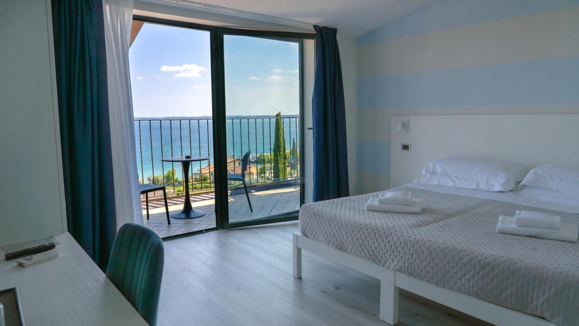 Ahg Riva Del Sole Hotel - Adults Only Moniga del Garda Exterior foto