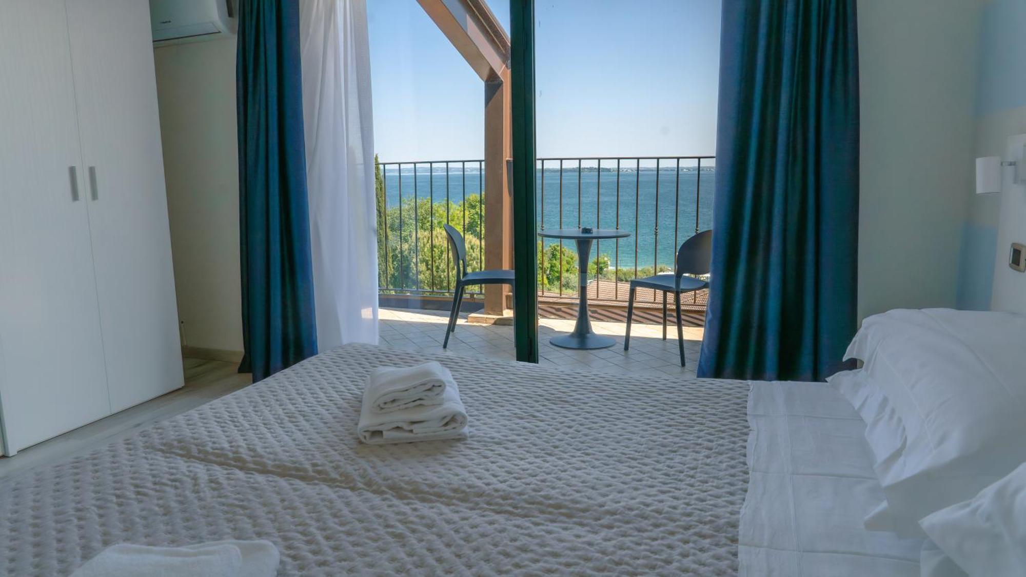 Ahg Riva Del Sole Hotel - Adults Only Moniga del Garda Exterior foto